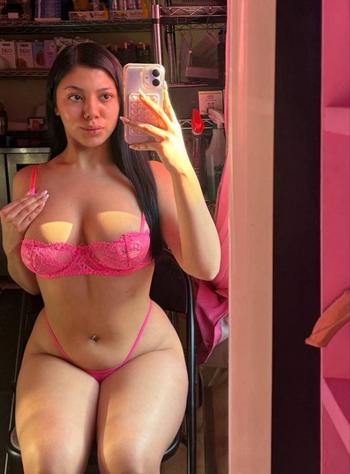 Laura, 25  female escort, Kalamazoo